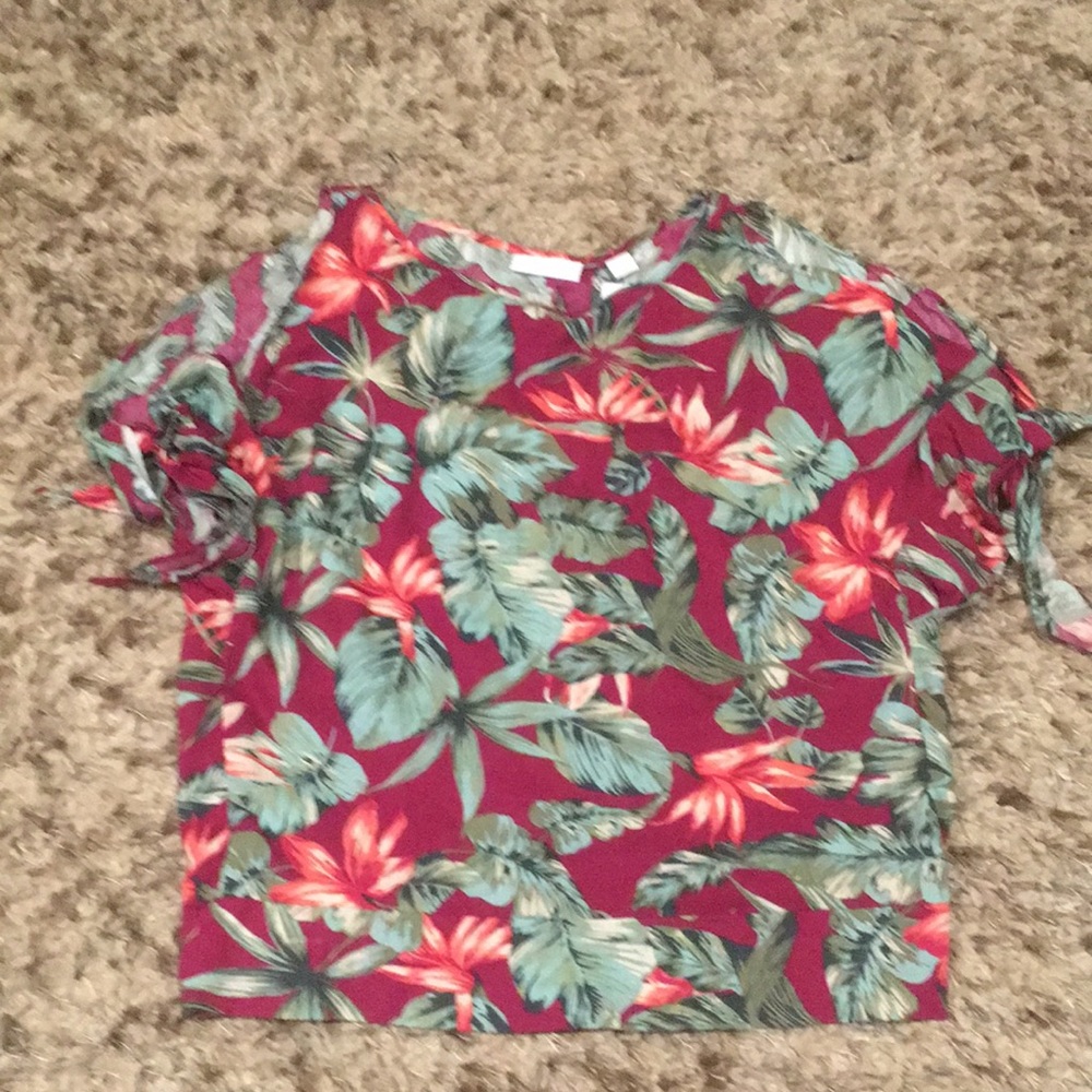 Floral open shoulder with tie sleeve blouse